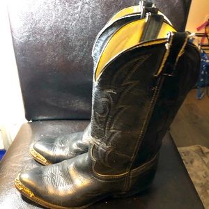 Laredo Men’s Black Leather cowboy boot with hardly any wear, MADE IN USA Size 7M